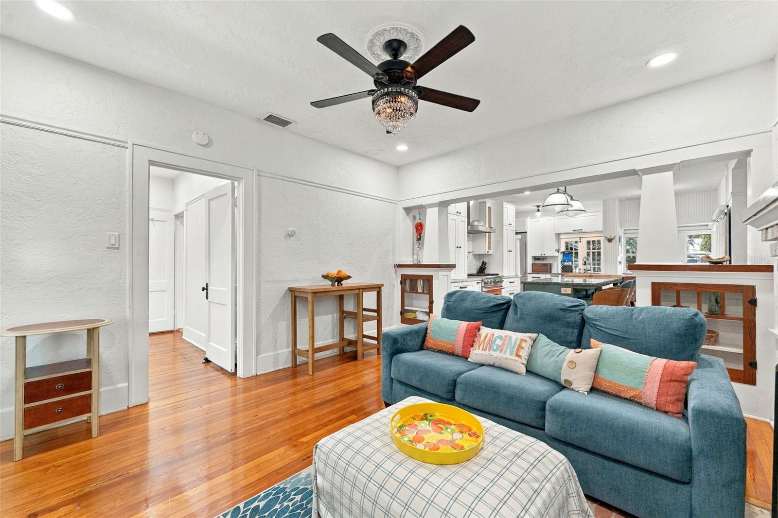 2121 DARTMOUTH AVE N — photo 9