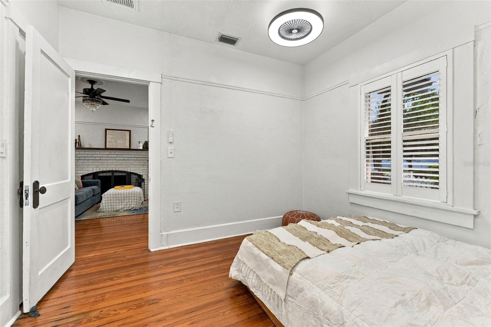 2121 DARTMOUTH AVE N — photo 25