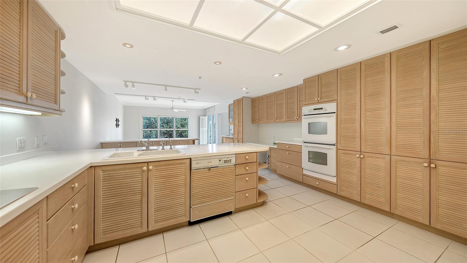 2550 HARBOURSIDE DR #334 — photo 26