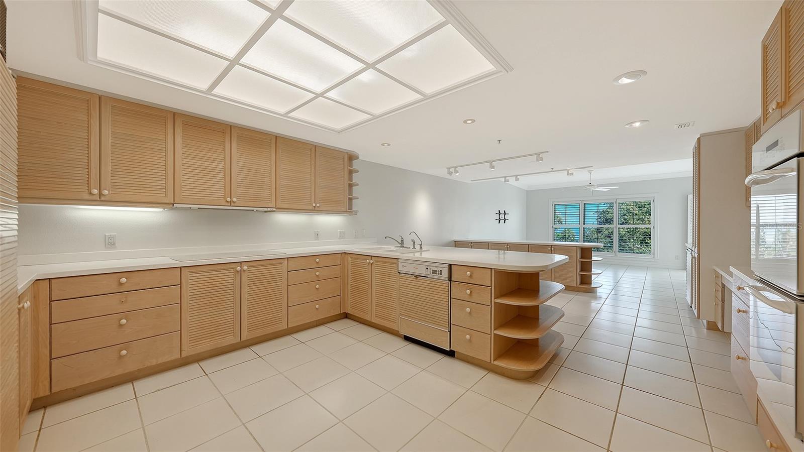 2550 HARBOURSIDE DR #334 — photo 25