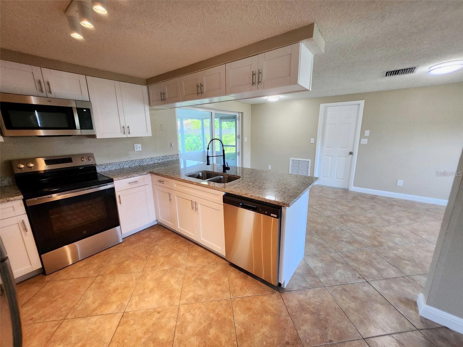7146 CARMEL AVE — photo 9