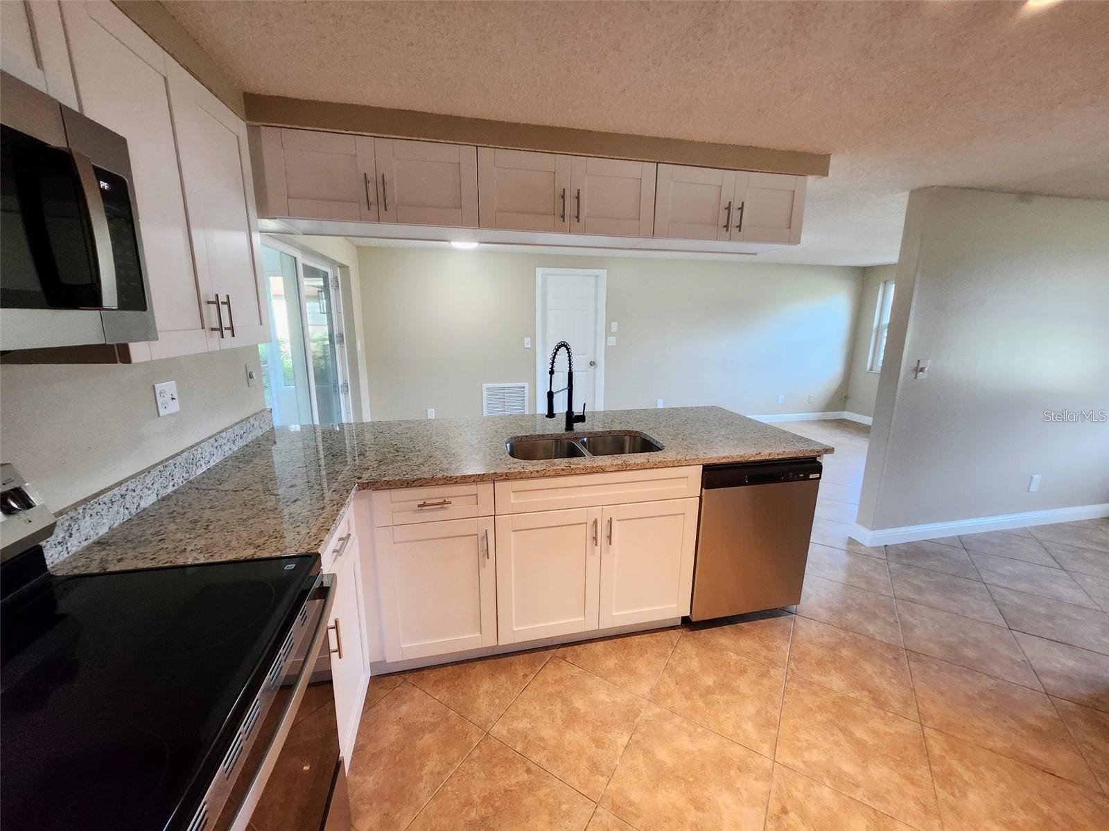 7146 CARMEL AVE — photo 8