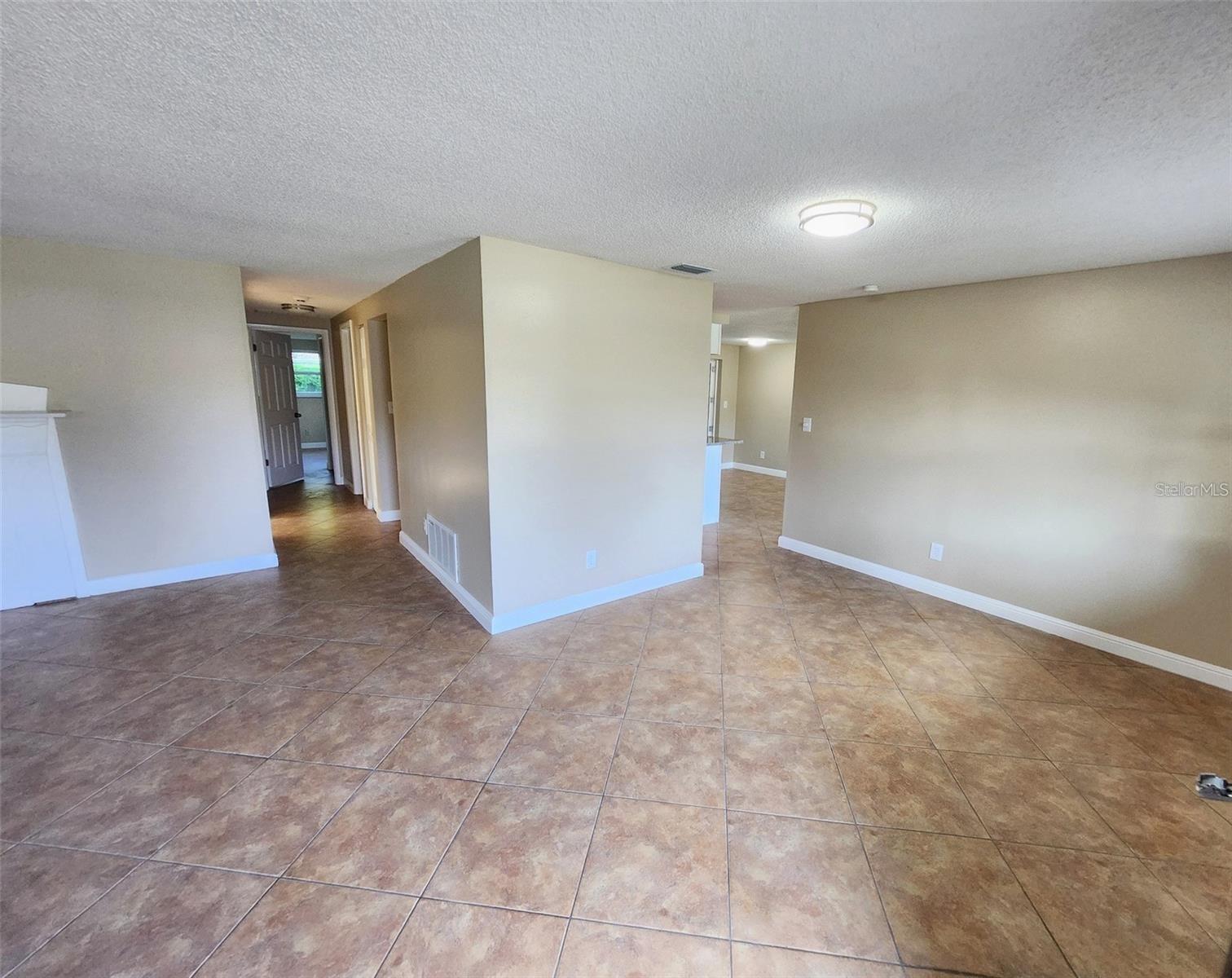 7146 CARMEL AVE — photo 4