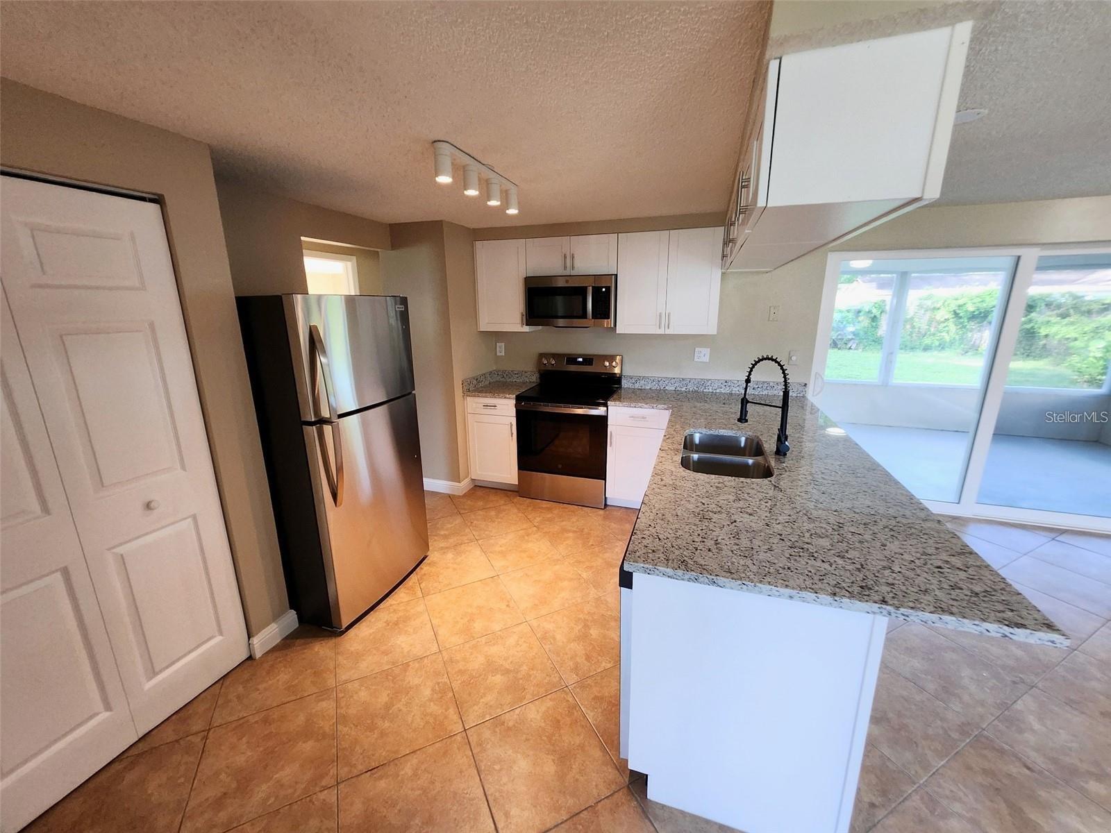 7146 CARMEL AVE — photo 6