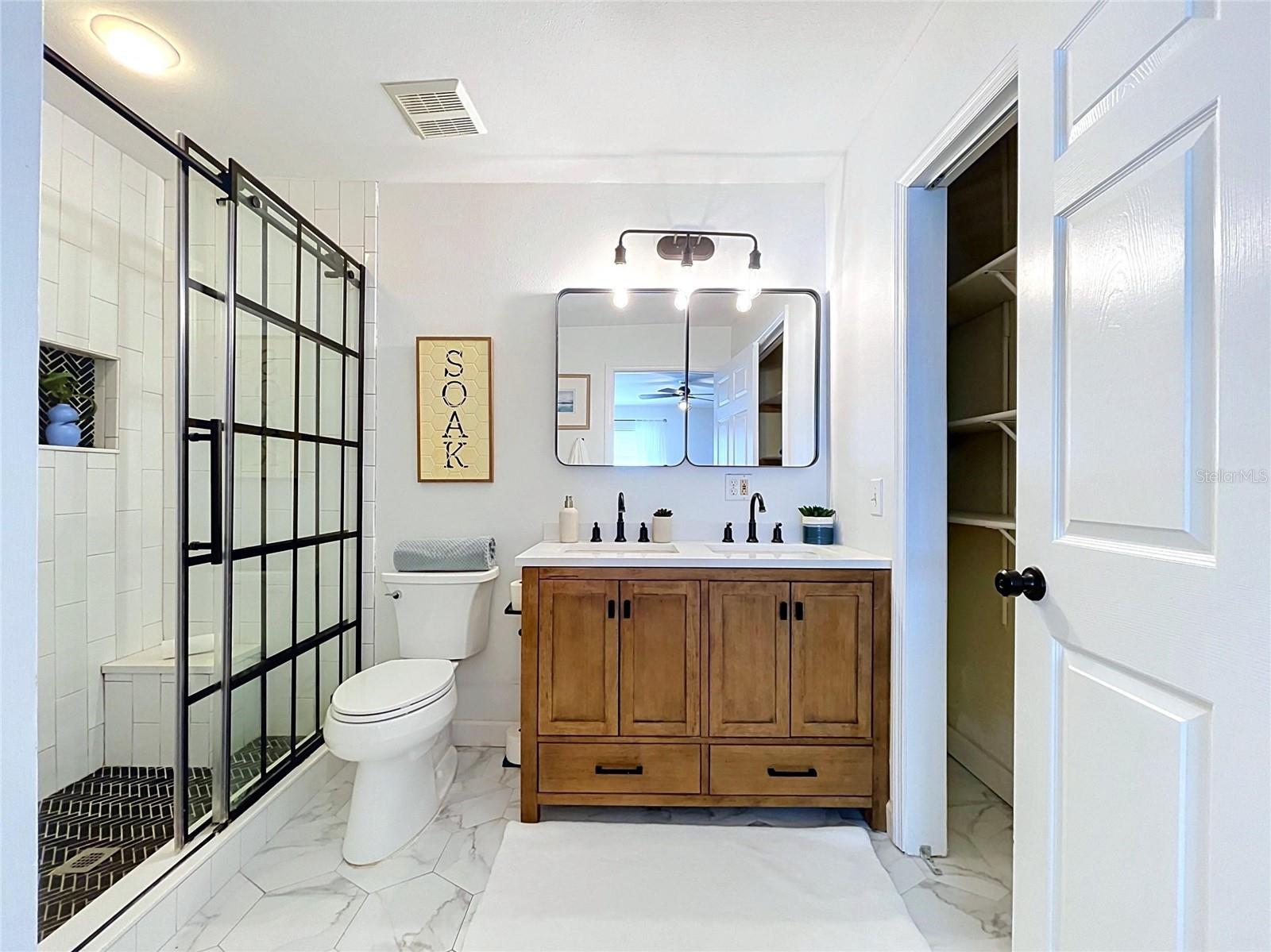 611 W HENRY AVE — photo 47