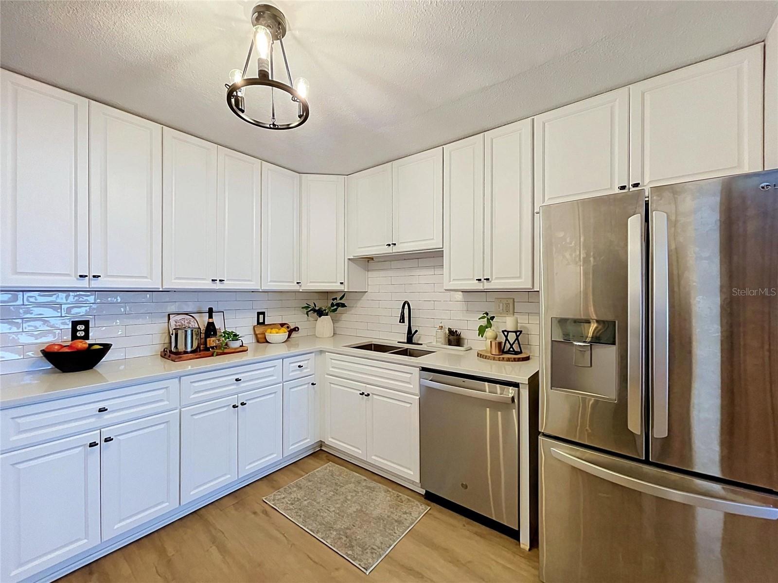 611 W HENRY AVE — photo 35
