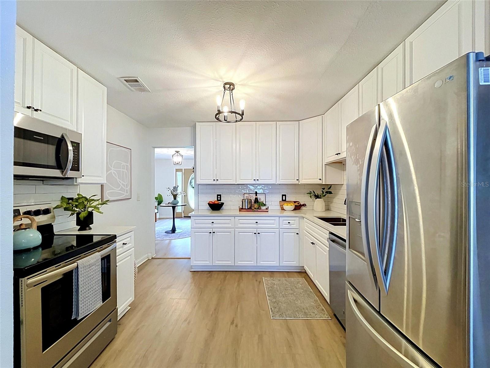 611 W HENRY AVE — photo 34
