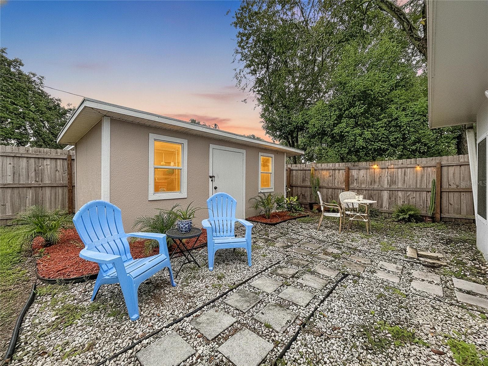 611 W HENRY AVE — photo 58
