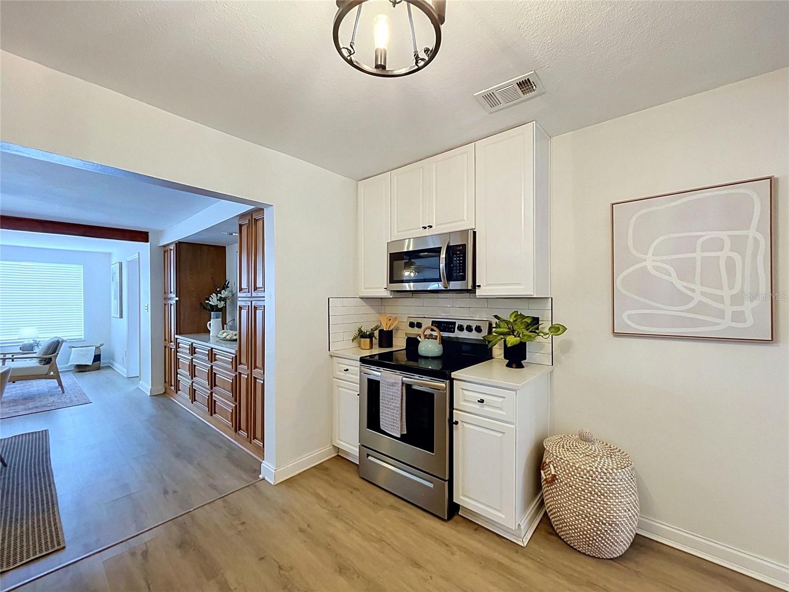 611 W HENRY AVE — photo 38