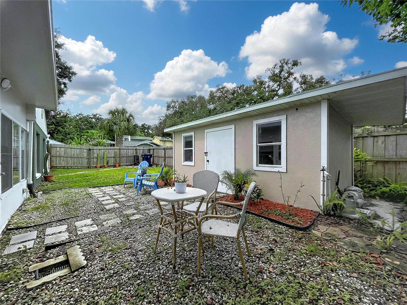 611 W HENRY AVE — photo 63
