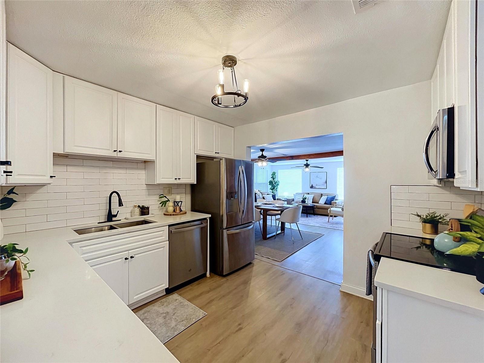 611 W HENRY AVE — photo 37