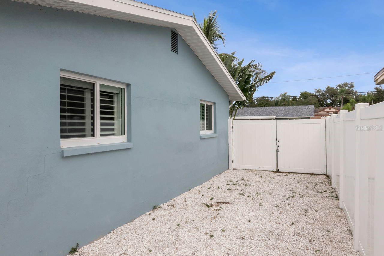 312 WESTWINDS DR — photo 59