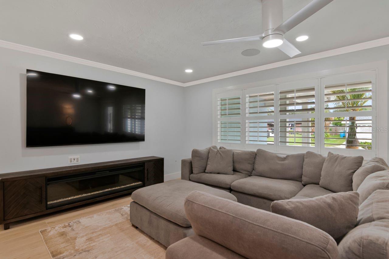 312 WESTWINDS DR — photo 8