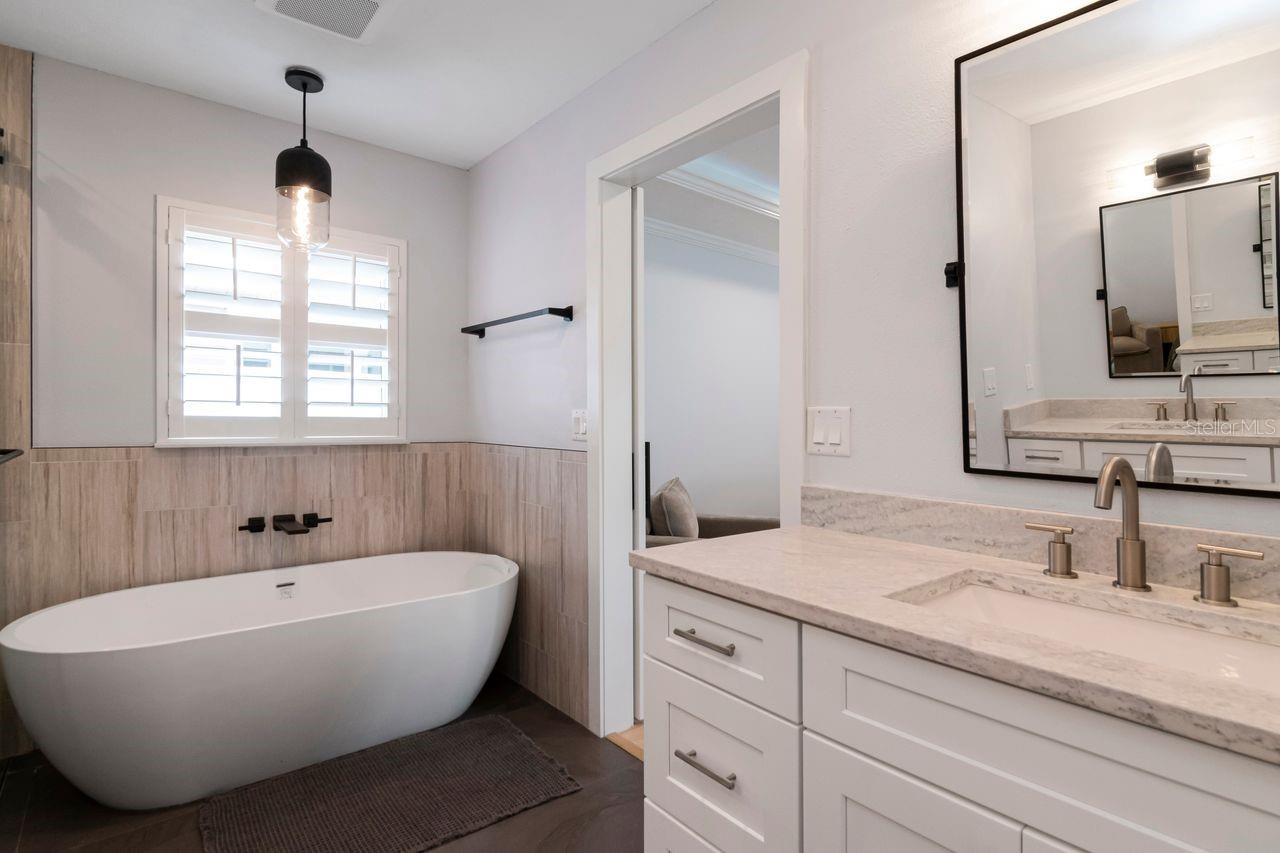 312 WESTWINDS DR — photo 33
