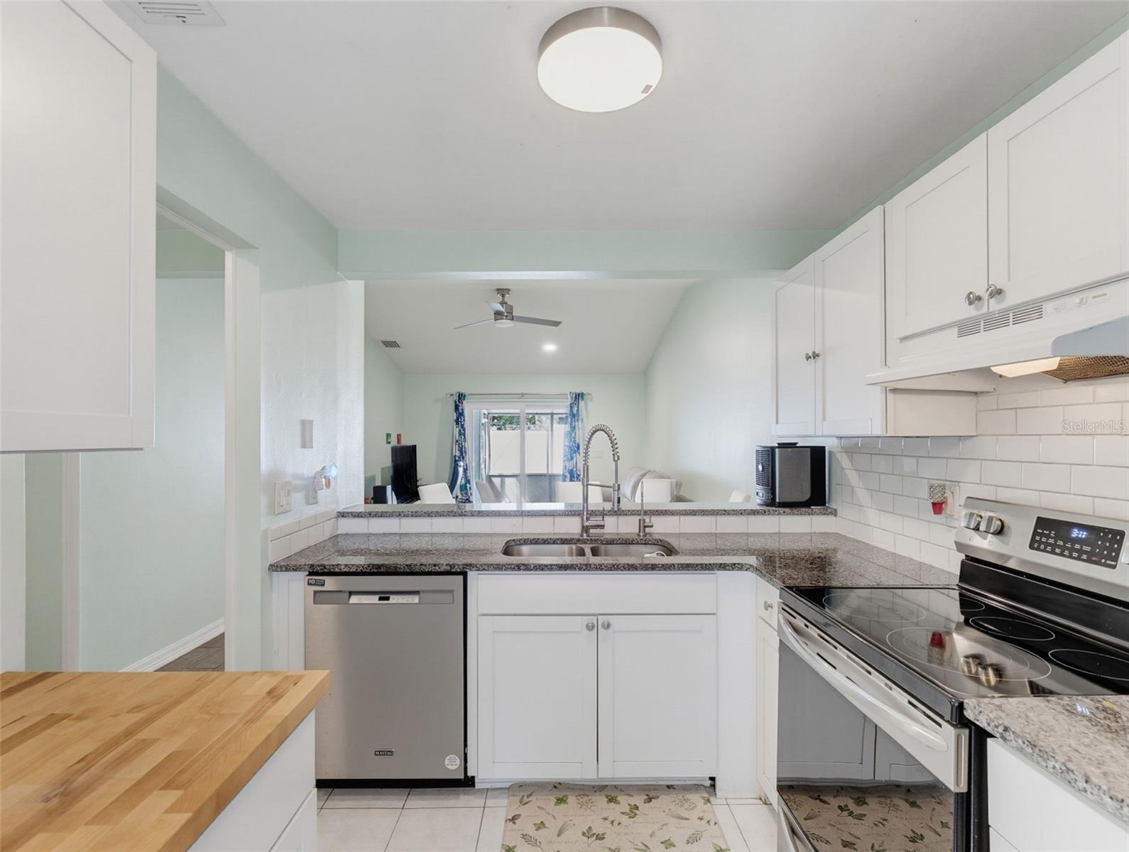 345 PLYMOUTH ST — photo 12