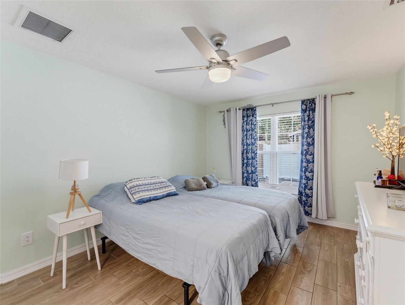 345 PLYMOUTH ST — photo 31