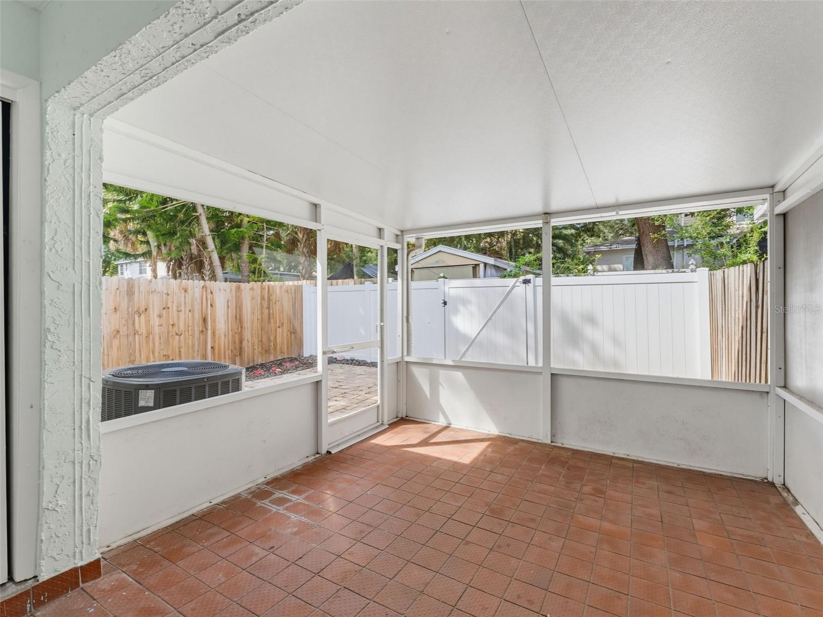 345 PLYMOUTH ST — photo 36