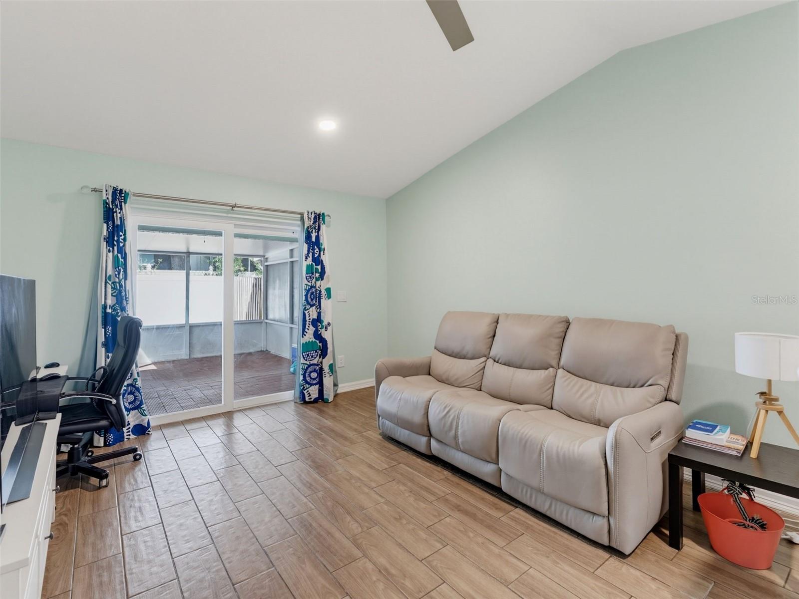 345 PLYMOUTH ST — photo 17