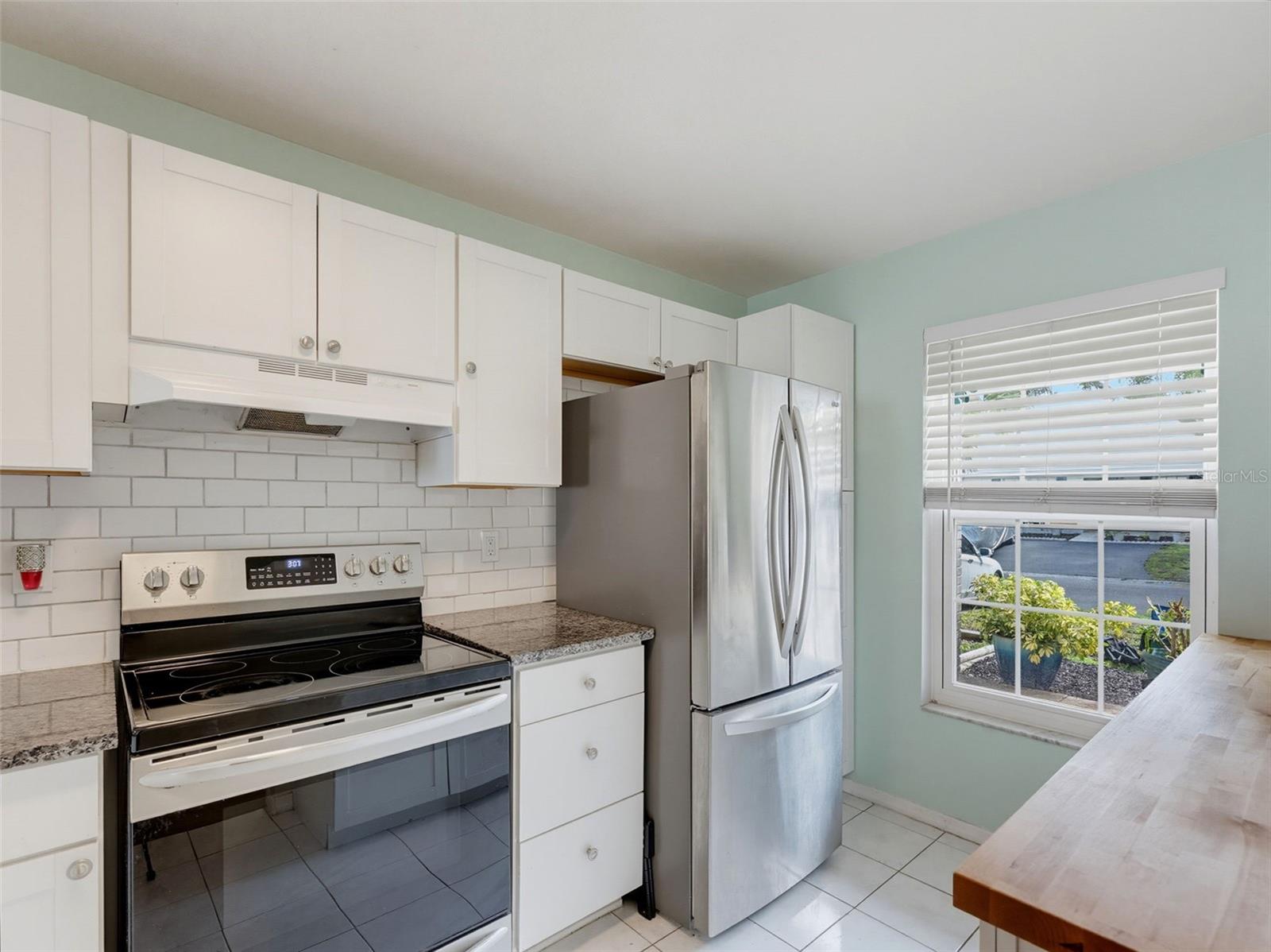 345 PLYMOUTH ST — photo 8