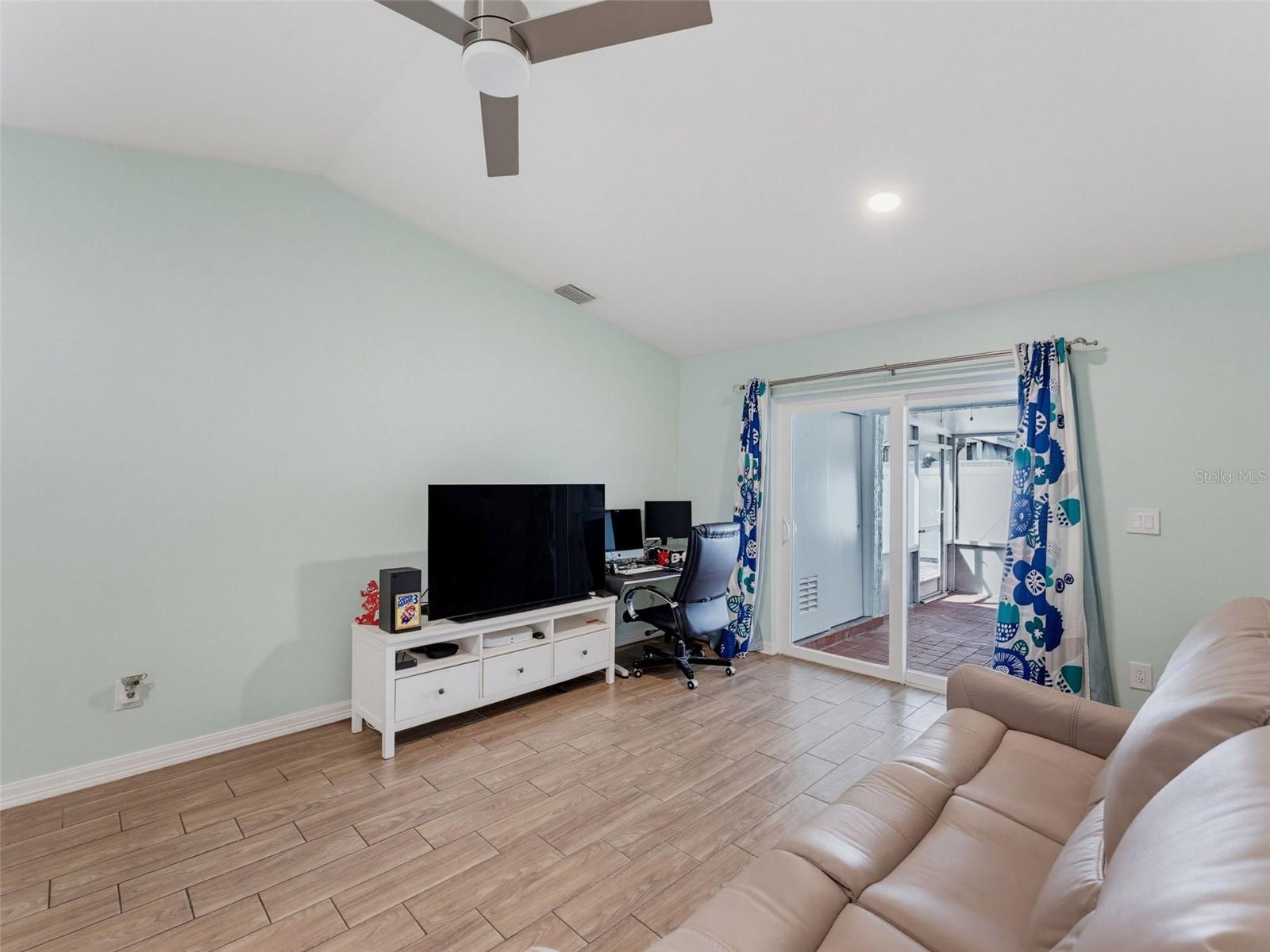345 PLYMOUTH ST — photo 16
