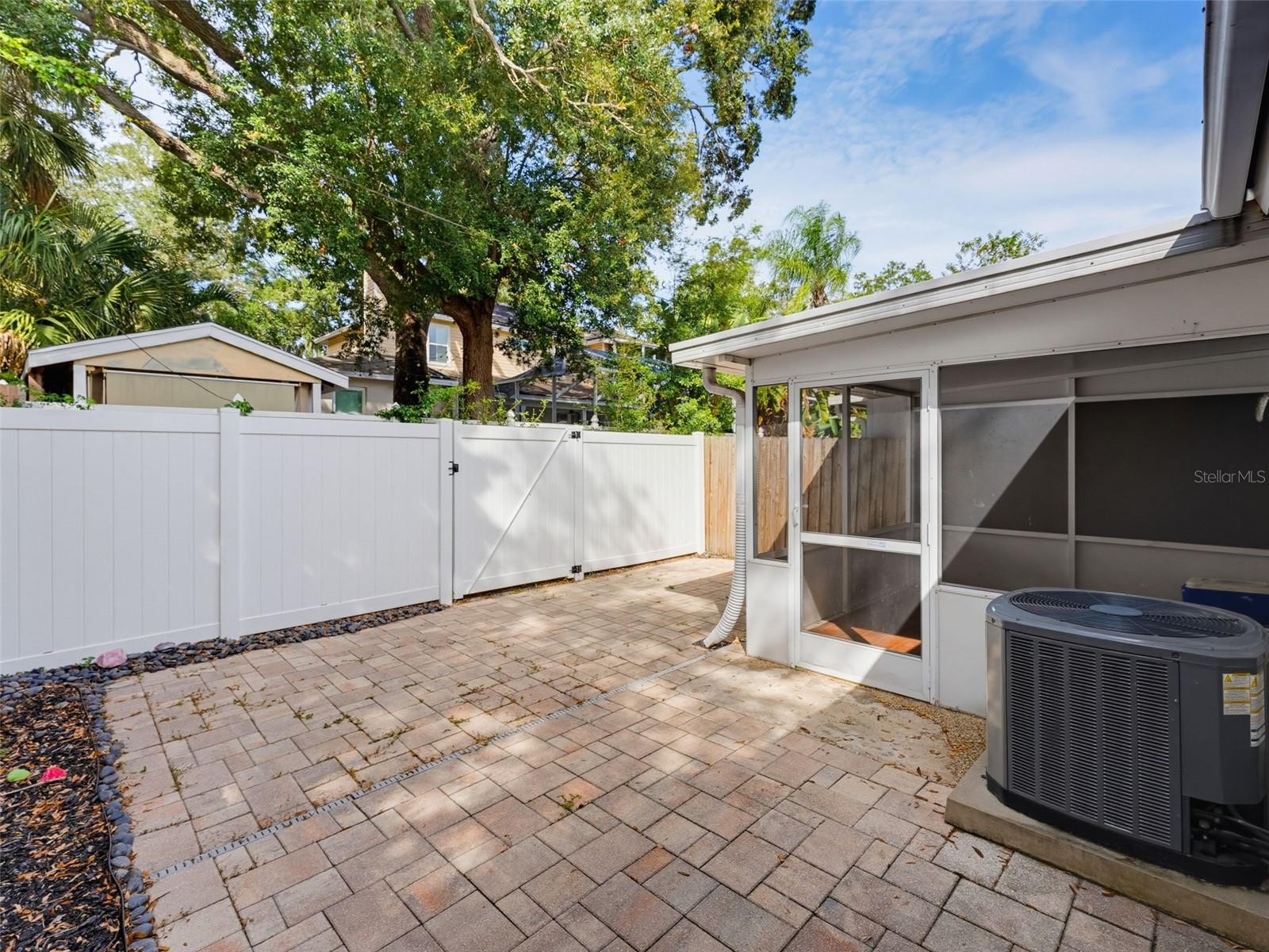 345 PLYMOUTH ST — photo 39
