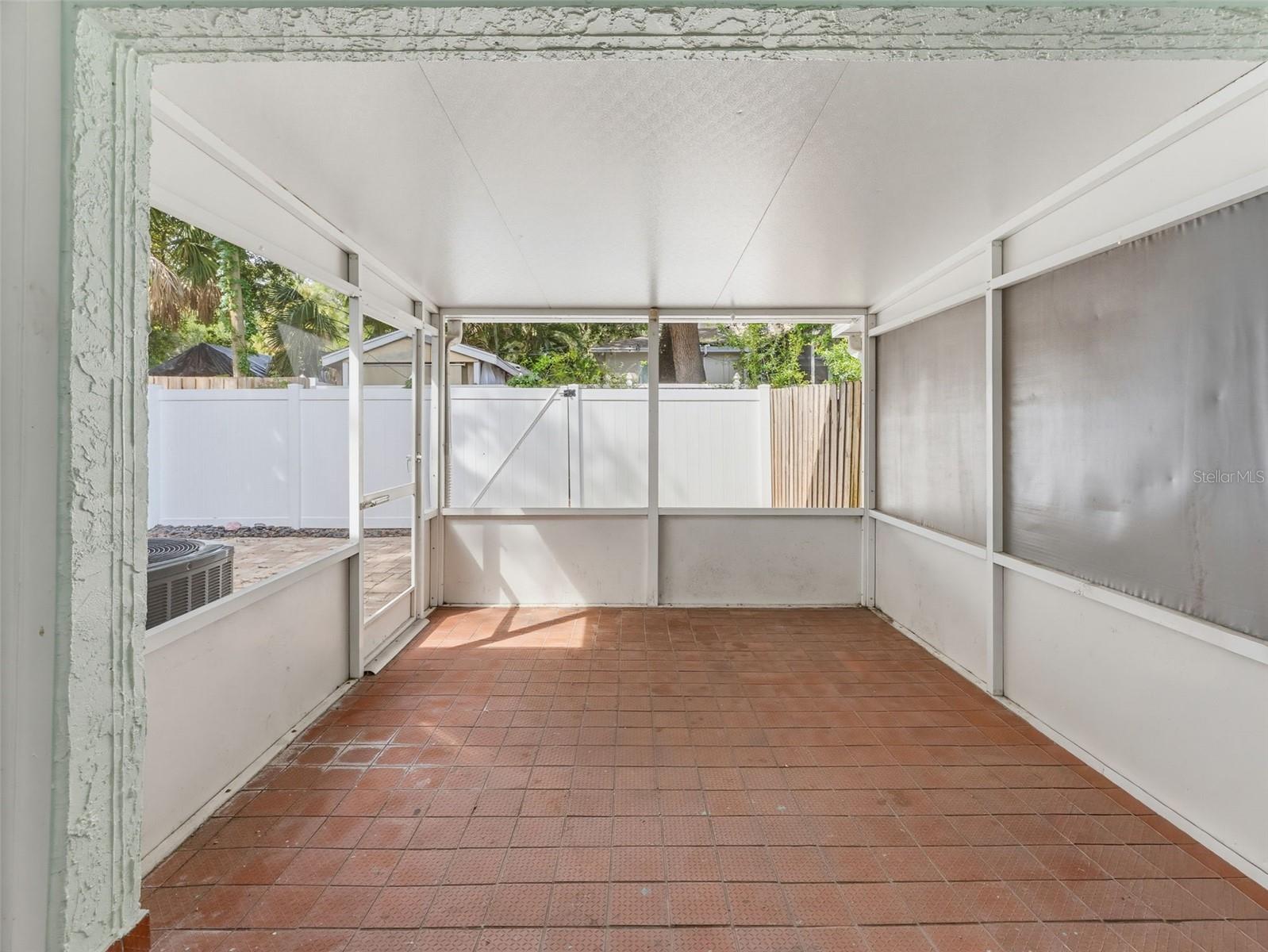 345 PLYMOUTH ST — photo 34