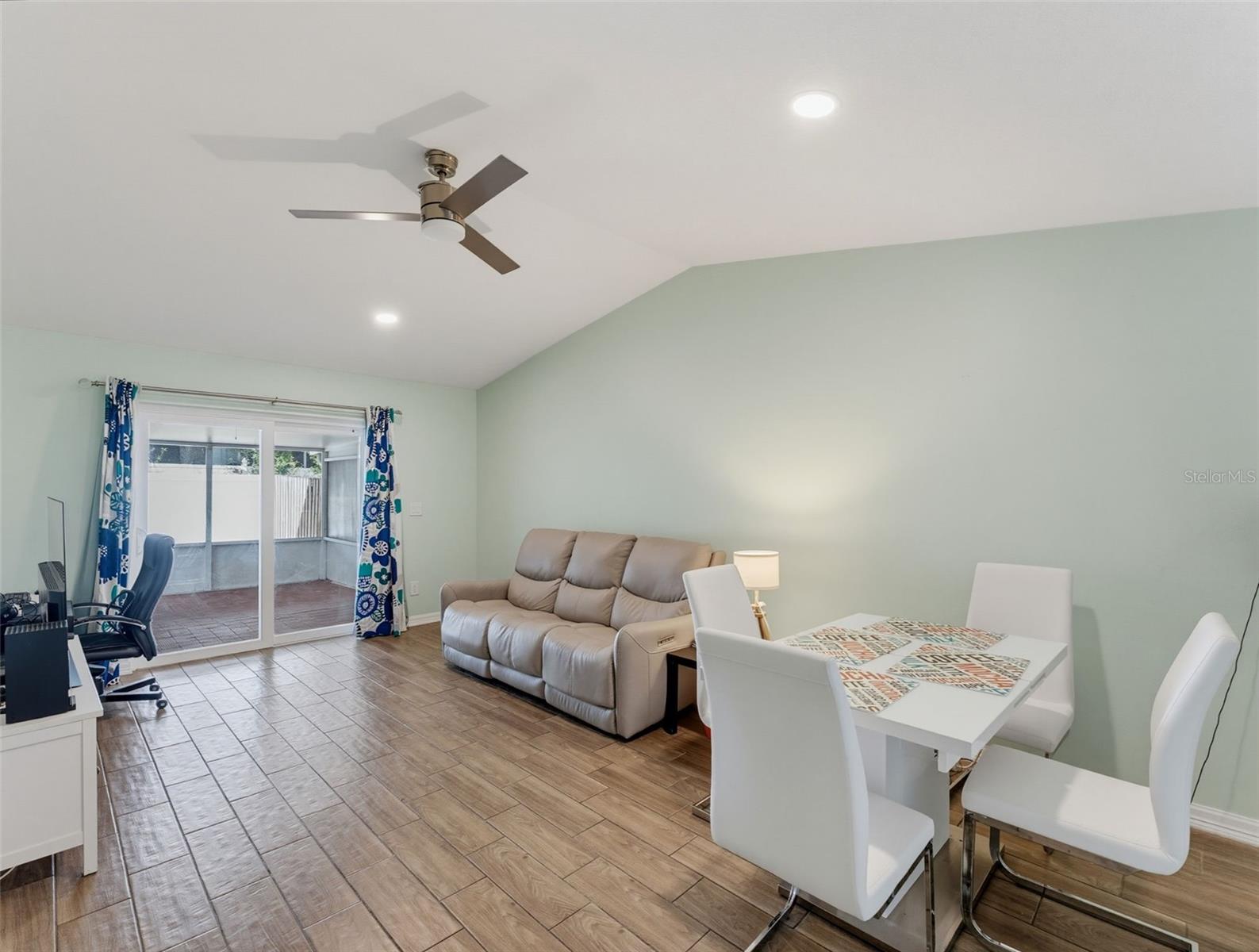 345 PLYMOUTH ST — photo 14
