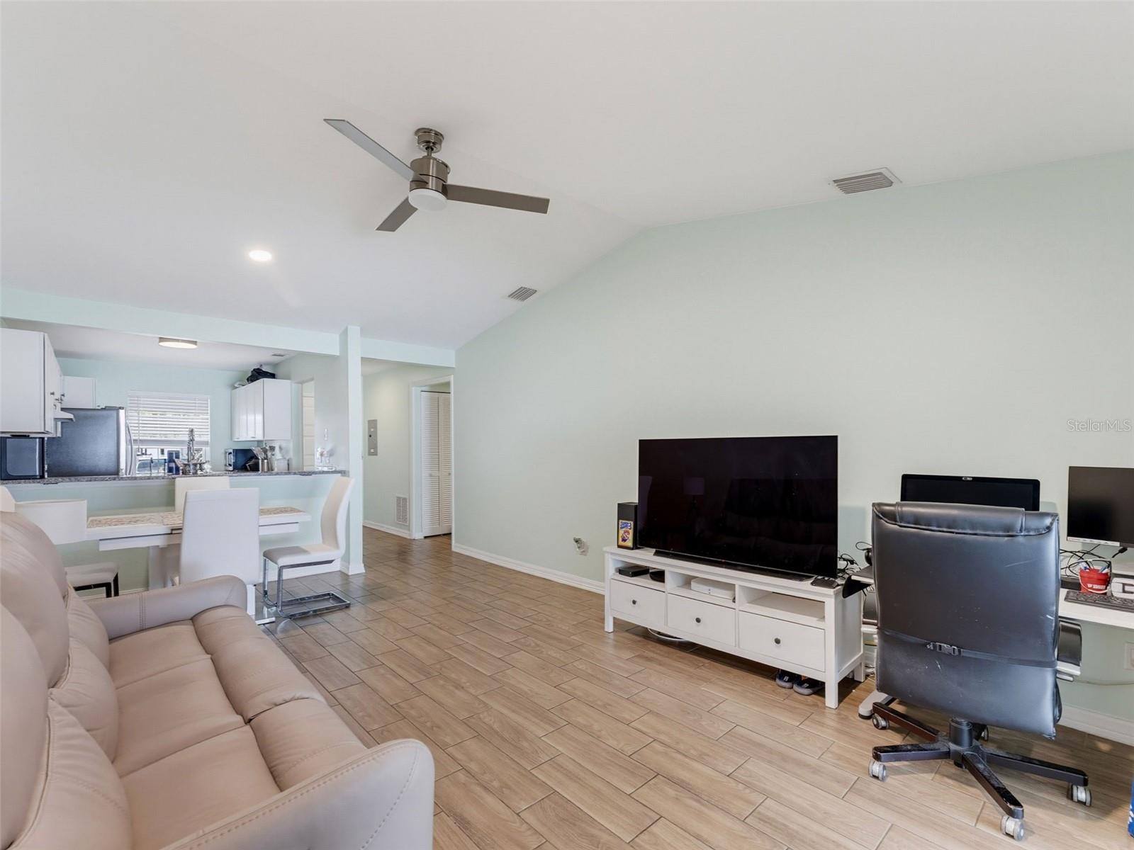 345 PLYMOUTH ST — photo 15