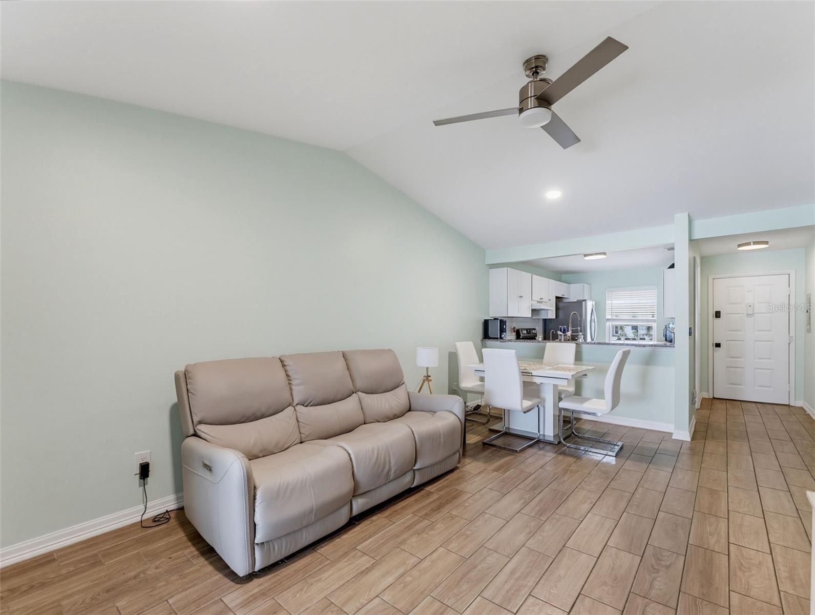 345 PLYMOUTH ST — photo 18