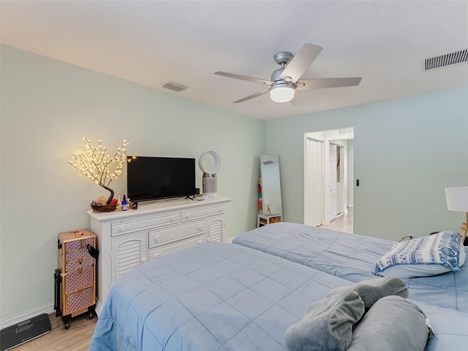 345 PLYMOUTH ST — photo 33