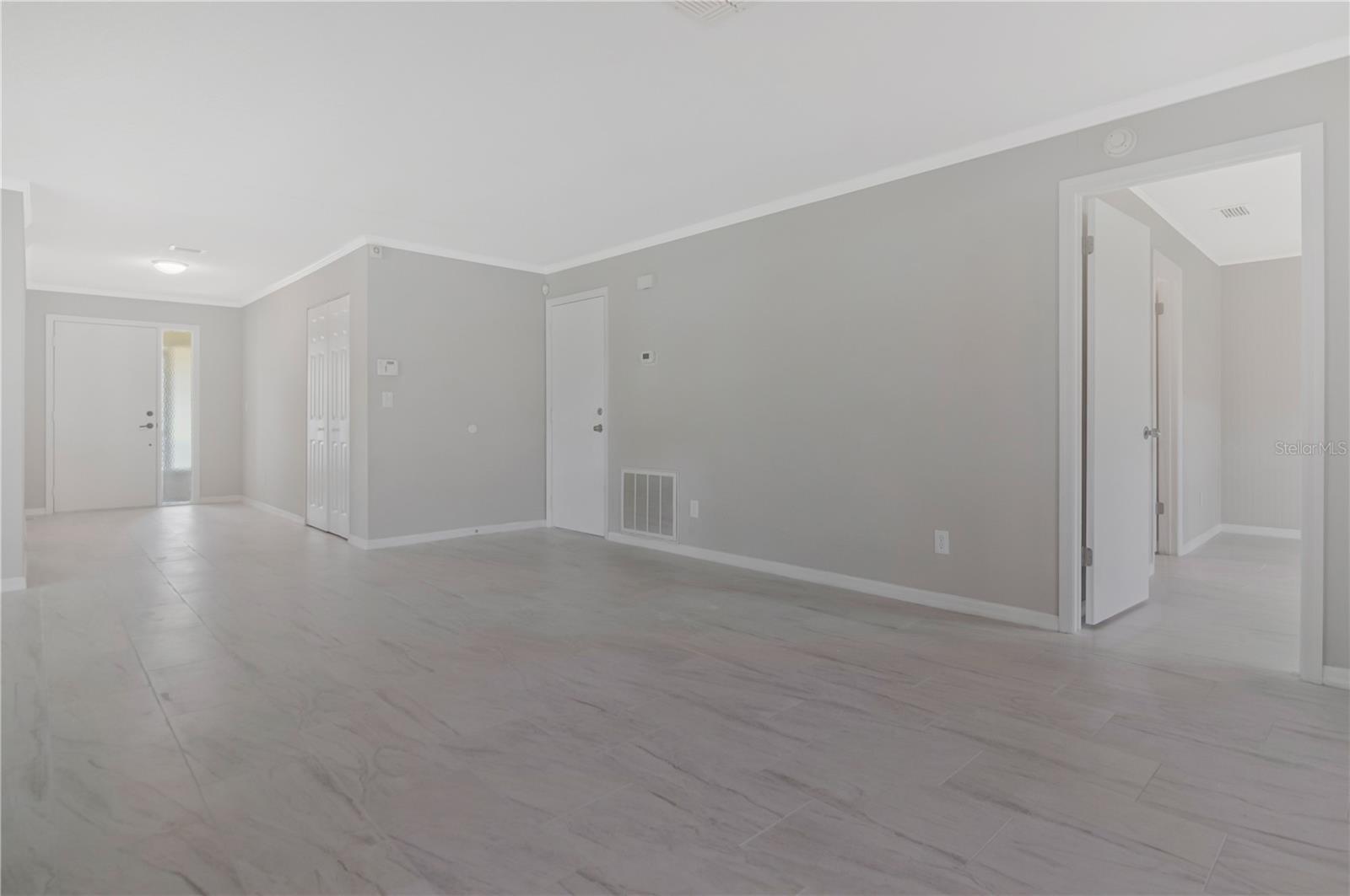 2630 LANCASTER DR — photo 11