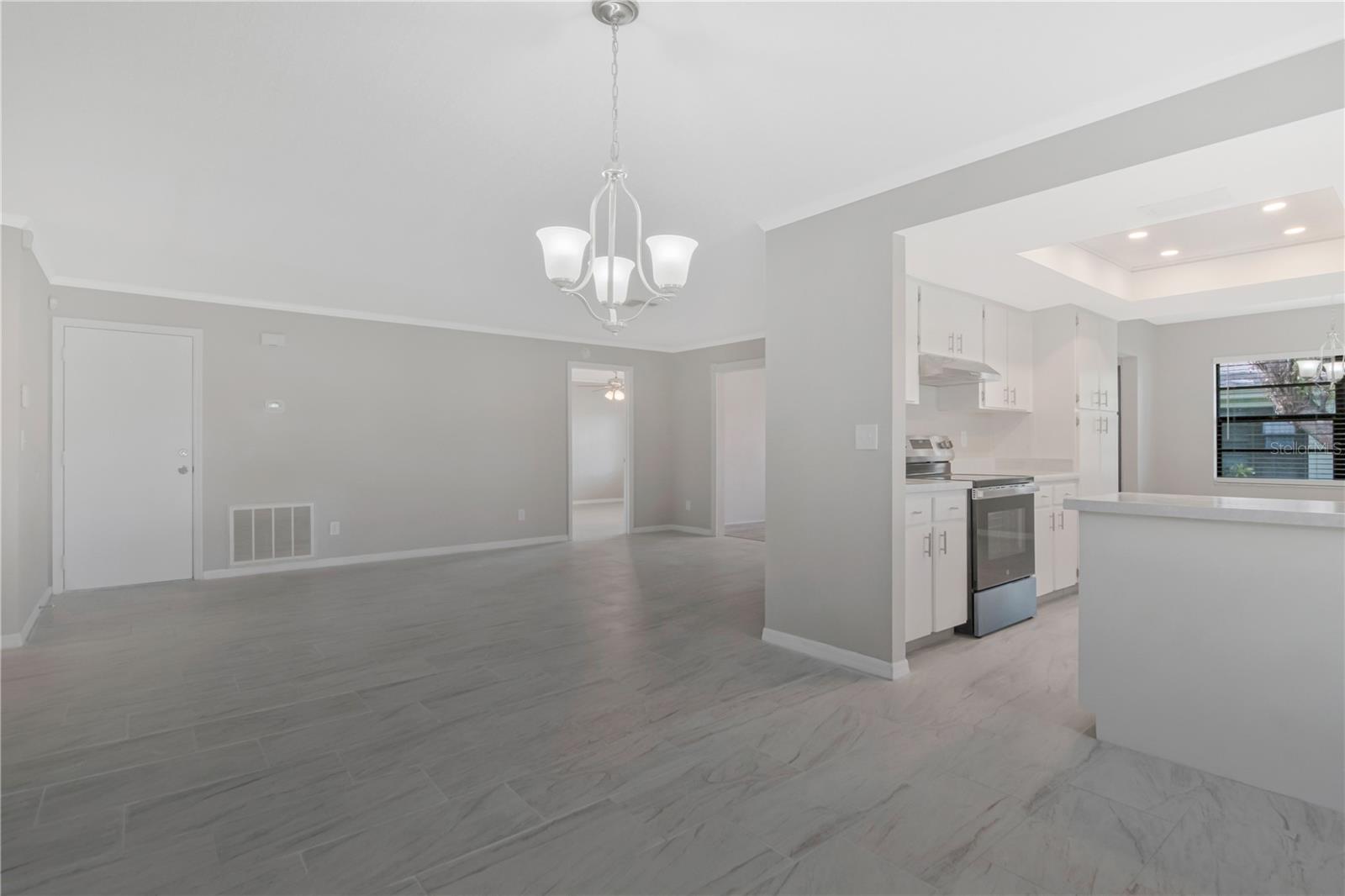 2630 LANCASTER DR — photo 14
