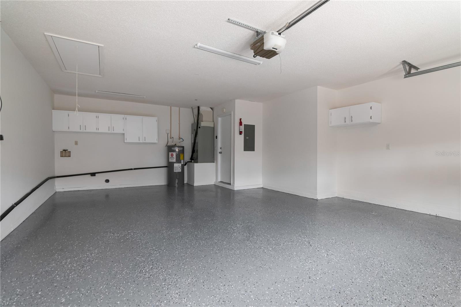 2630 LANCASTER DR — photo 33