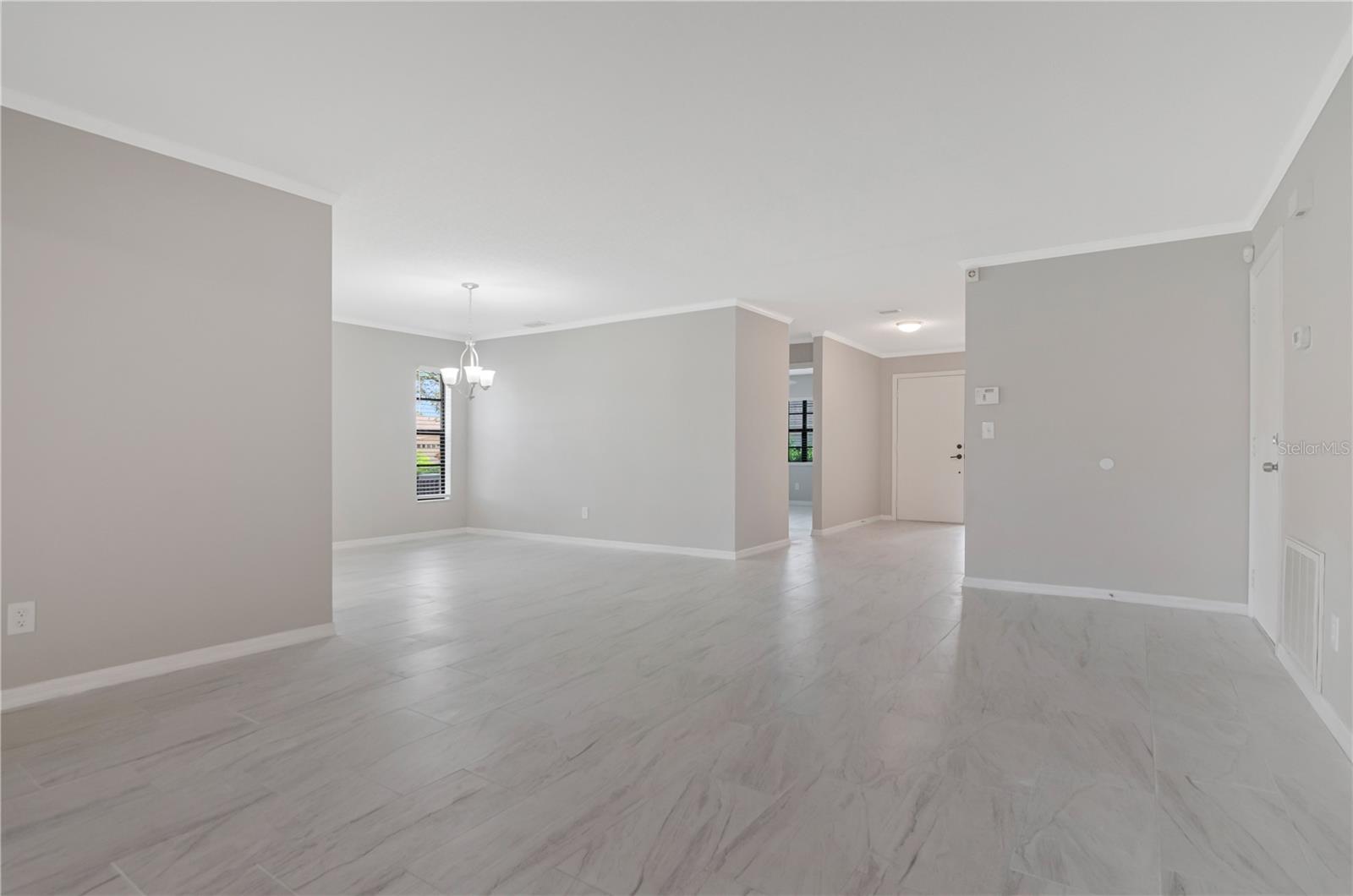 2630 LANCASTER DR — photo 10