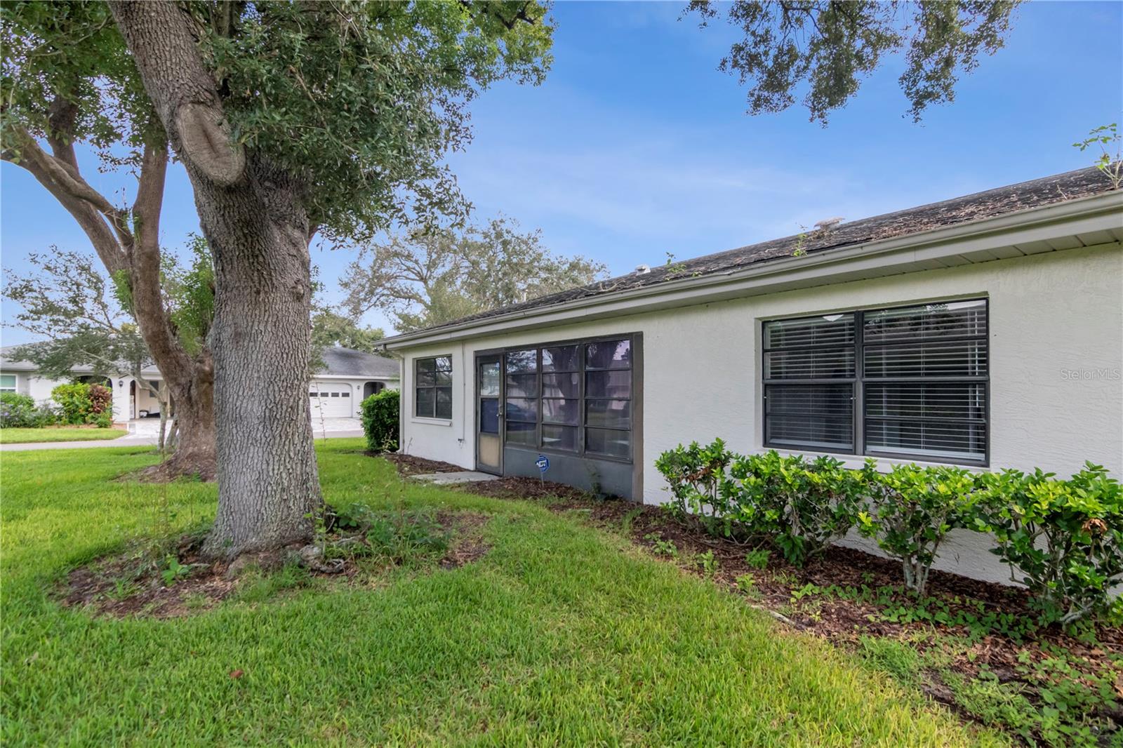 2630 LANCASTER DR — photo 35