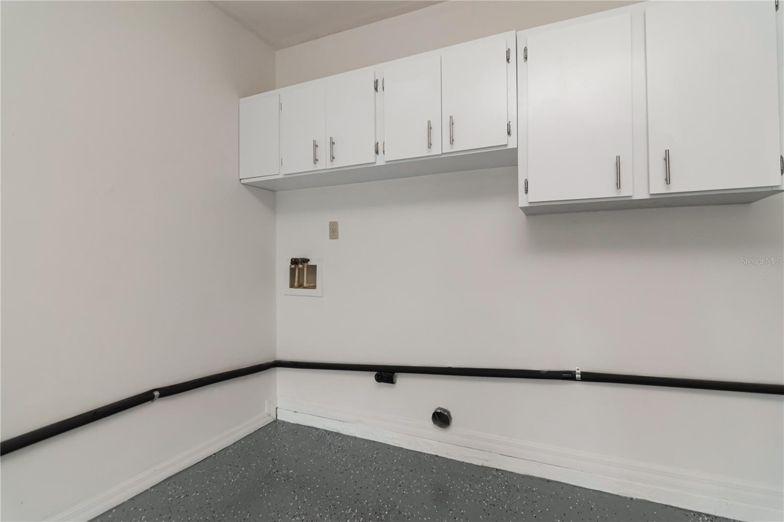 2630 LANCASTER DR — photo 34