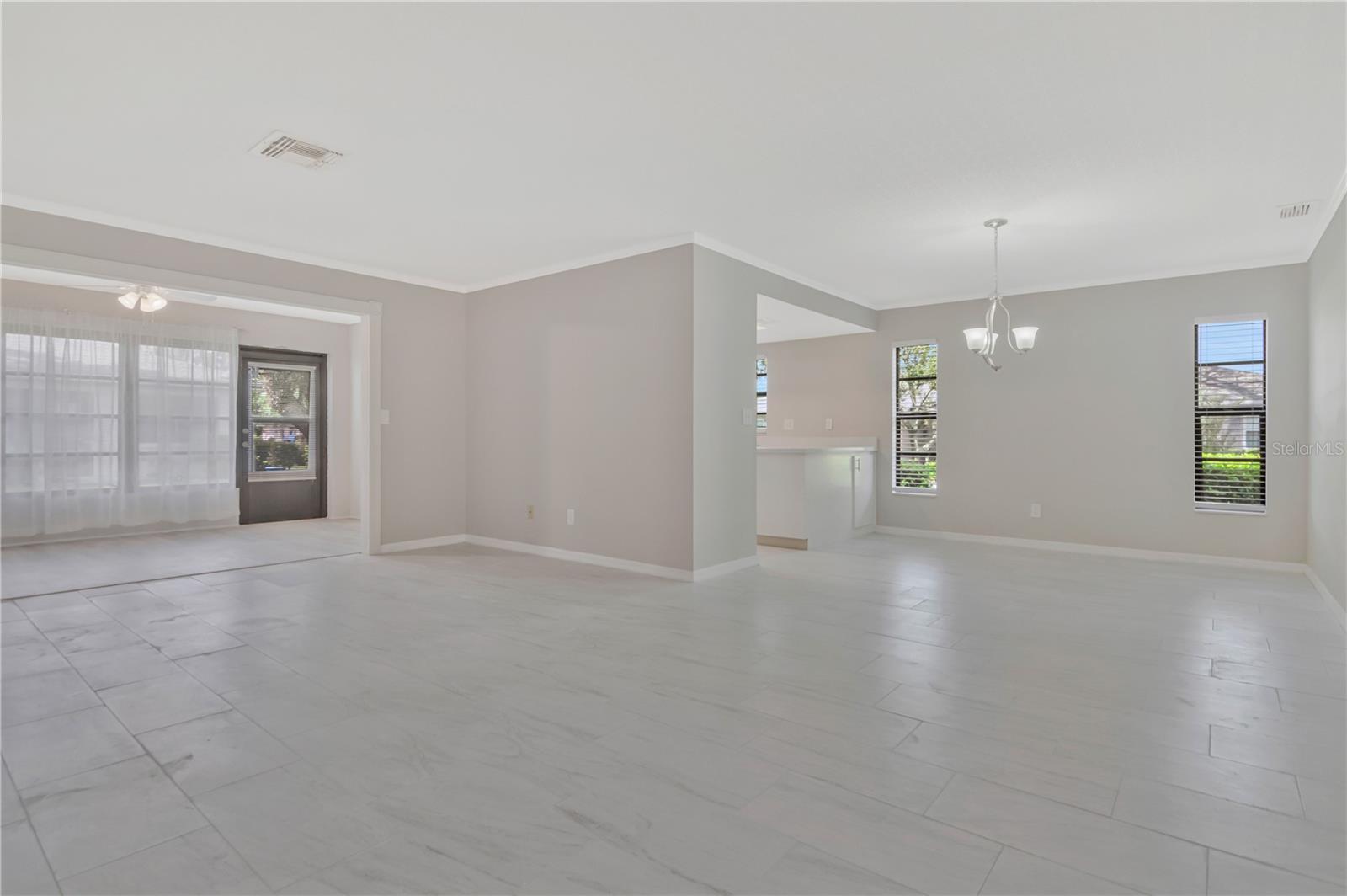 2630 LANCASTER DR — photo 9