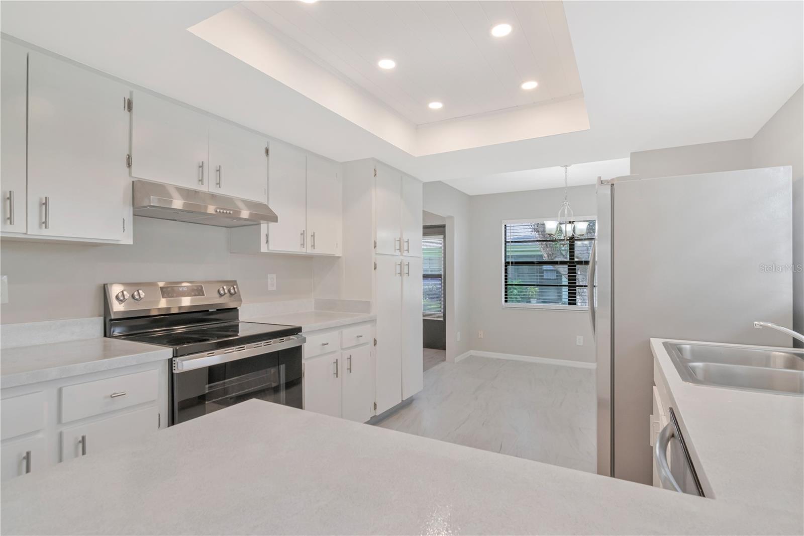 2630 LANCASTER DR — photo 16
