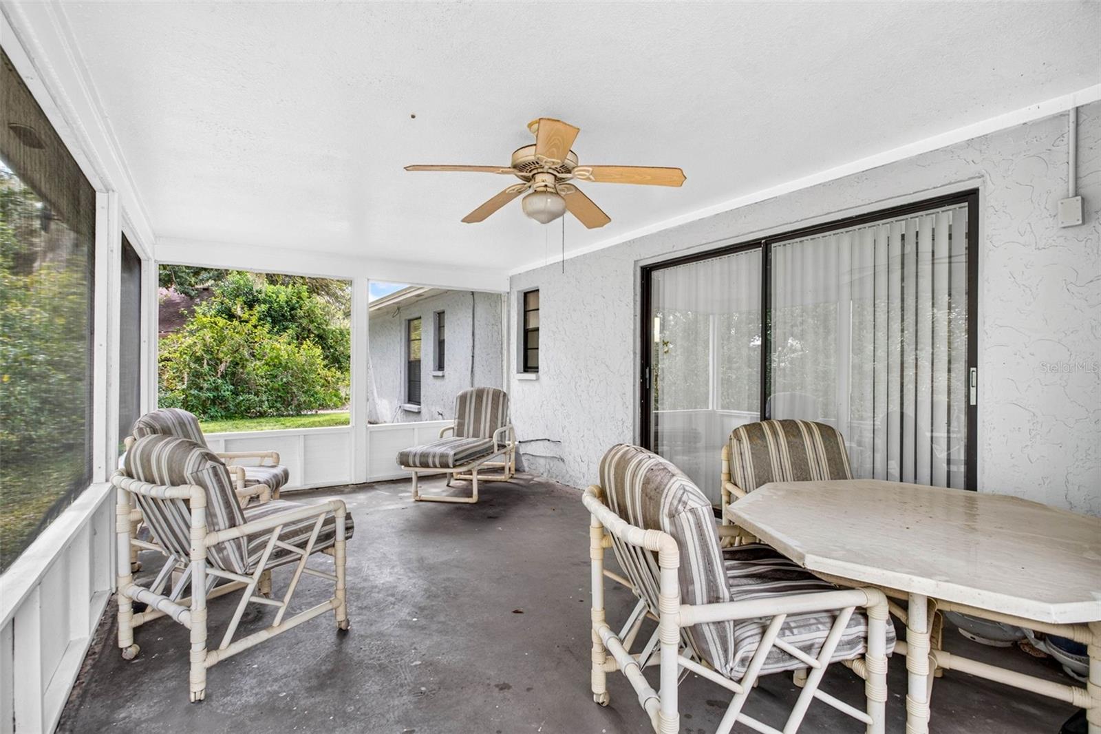 7220 WOODBROOK DR — photo 27