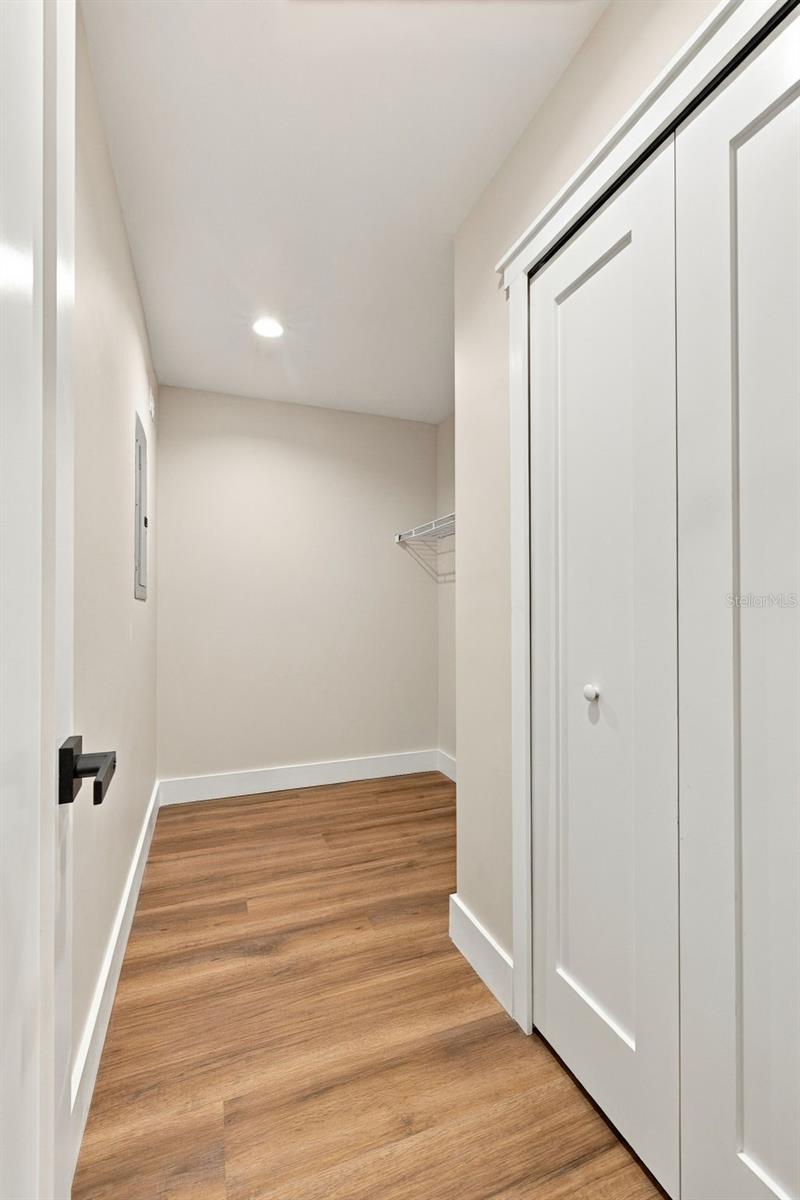 1509 E KNOLLWOOD ST — photo 37