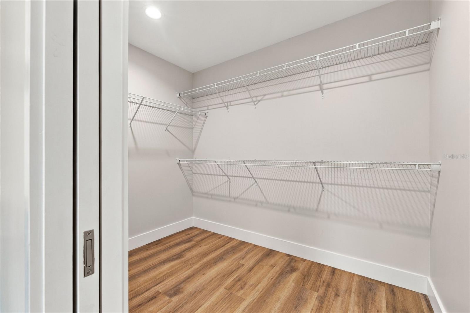 1509 E KNOLLWOOD ST — photo 29