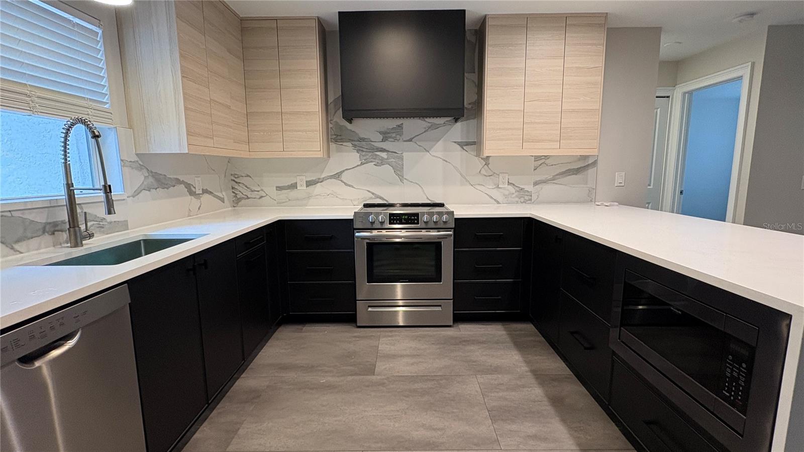 6001 N LYNN AVE — photo 10