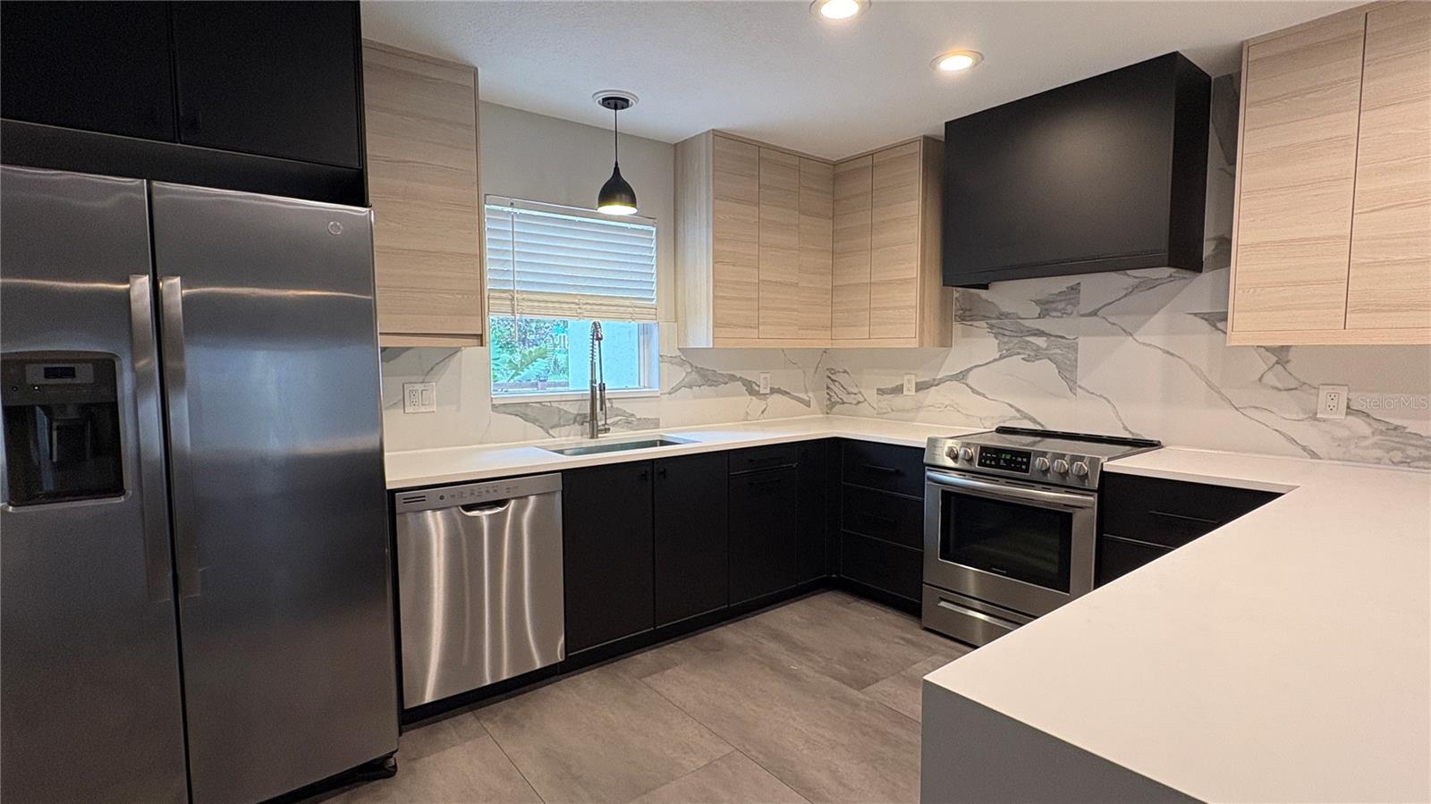 6001 N LYNN AVE — photo 11