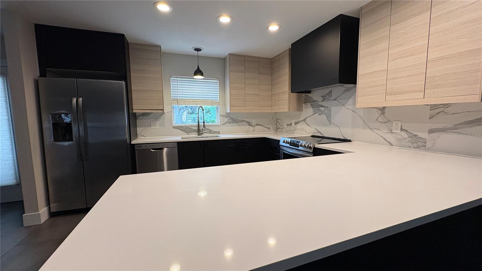 6001 N LYNN AVE — photo 12