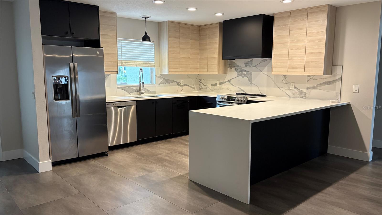 6001 N LYNN AVE — photo 9