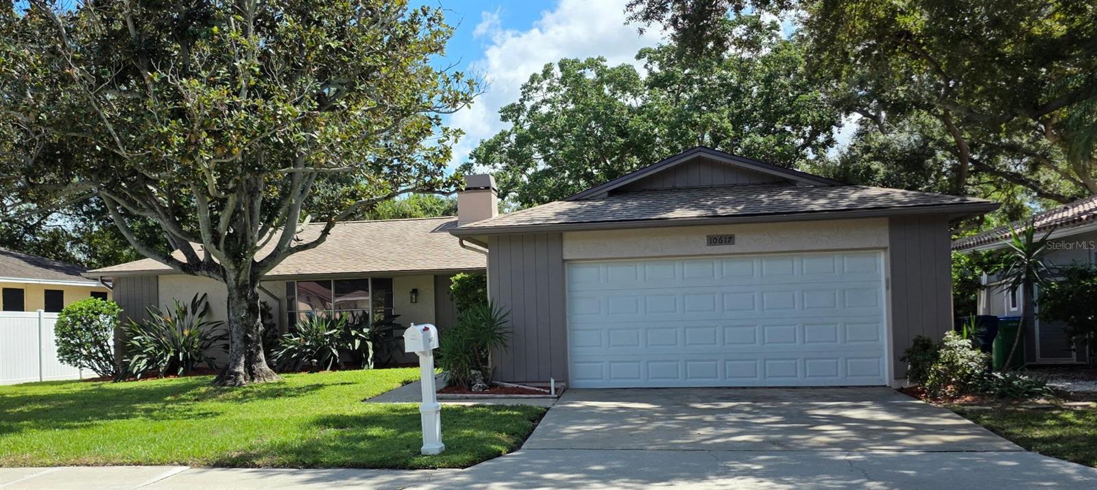 10617 SEMINOLE FOREST ST E — photo 2