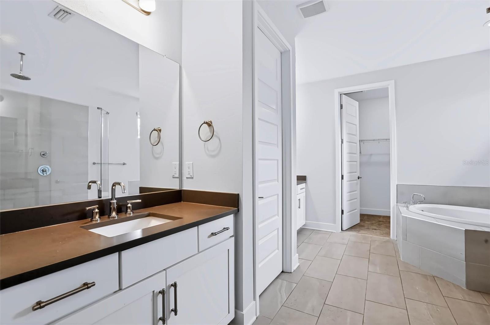3022 W GRAY ST — photo 29