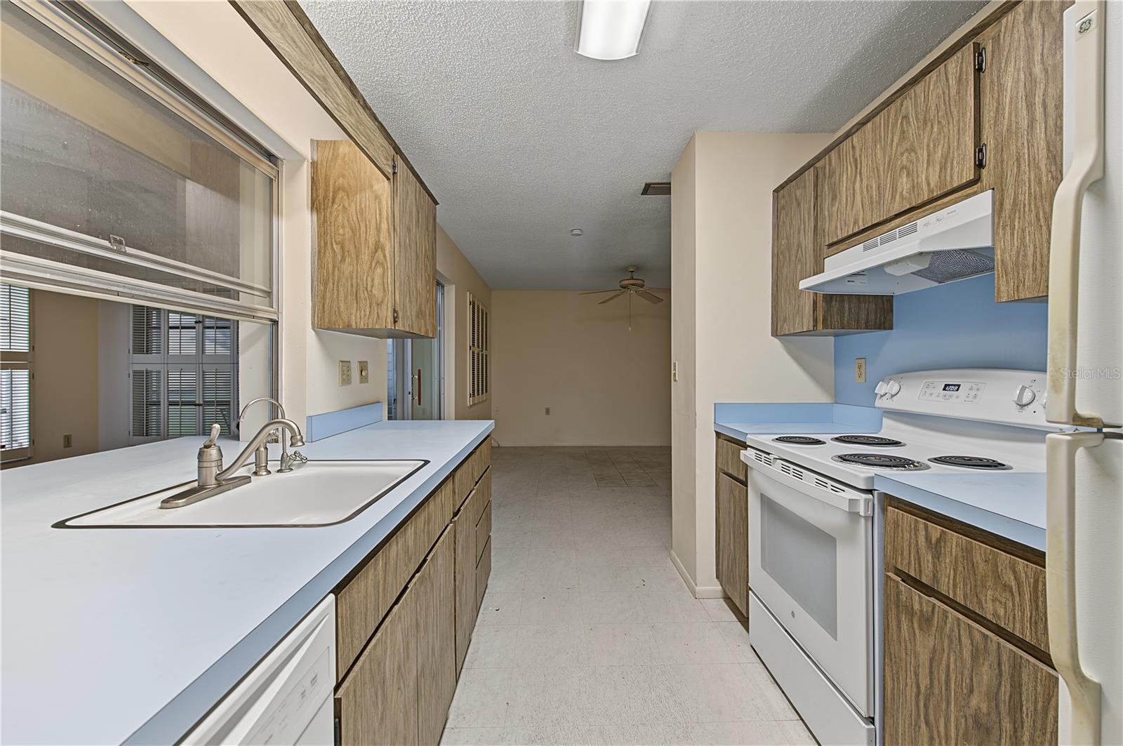 8210 LORA DEL RIO DR — photo 6