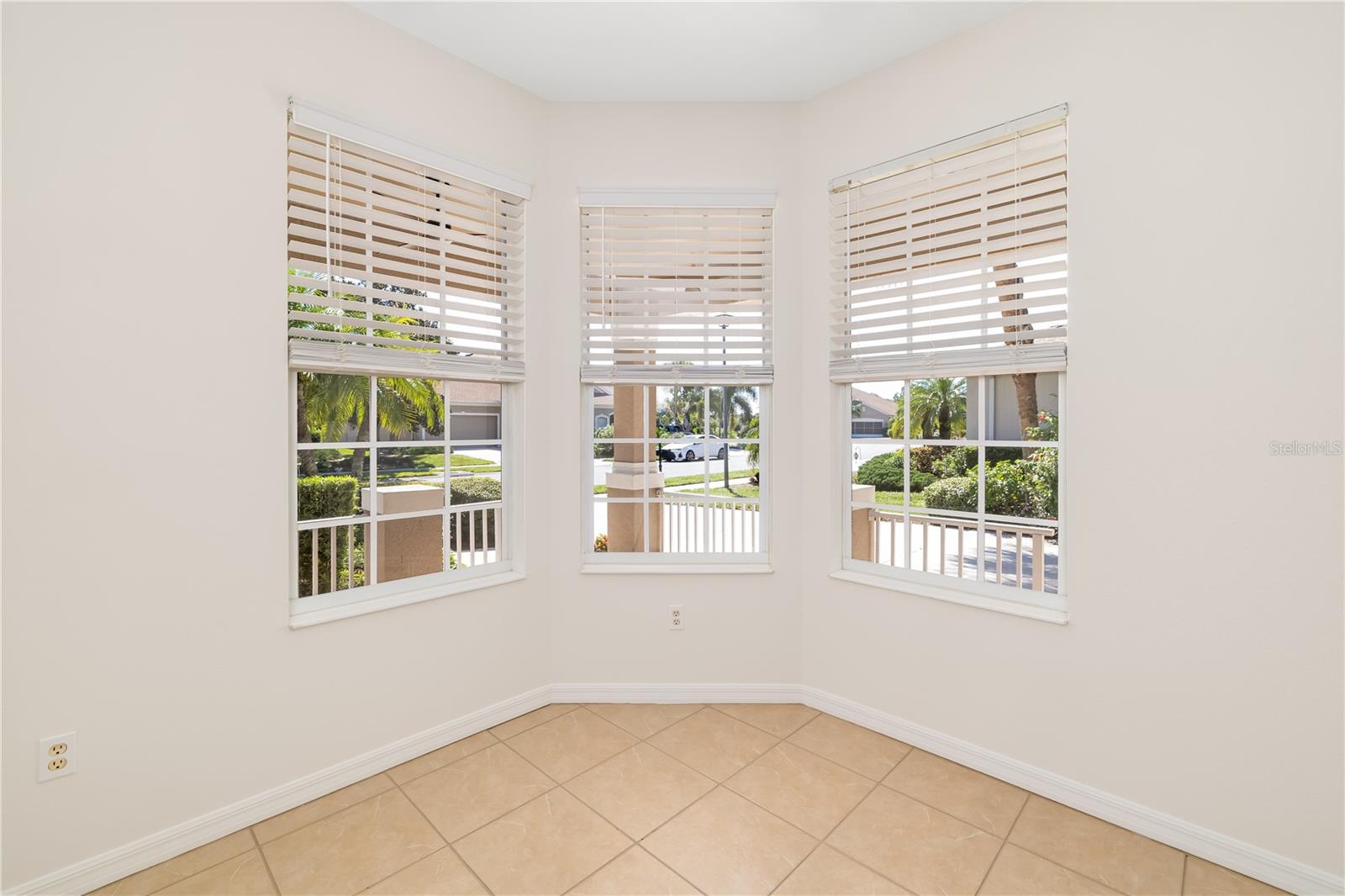 4177 LENOX BLVD — photo 15