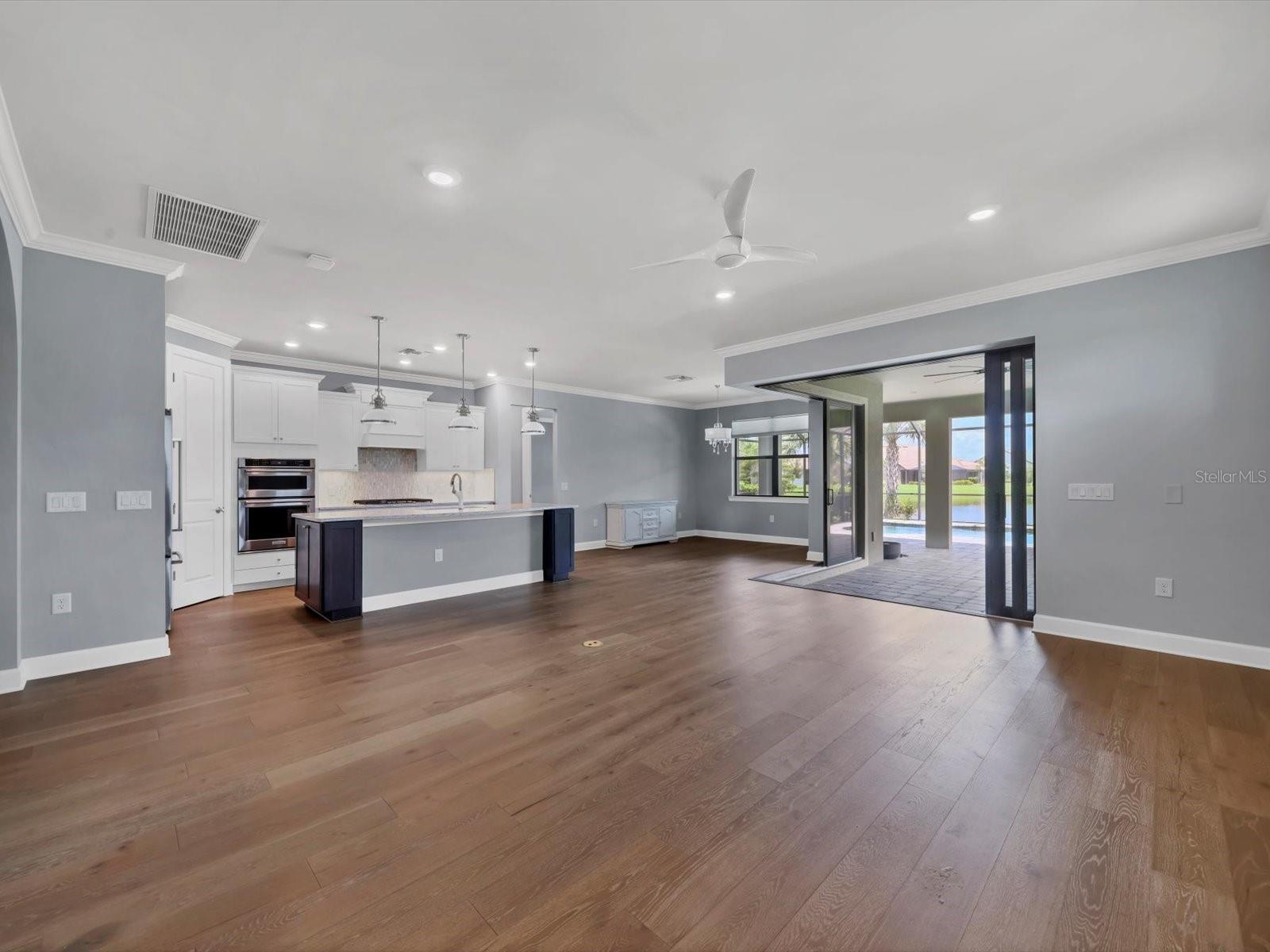 7543 VIOLA LOOP — photo 10